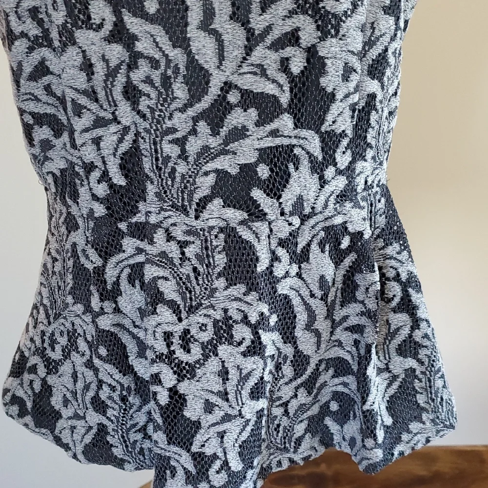 Ann Taylor Elegant Black and Gray Floral Women's Top - Picture 9 of 15